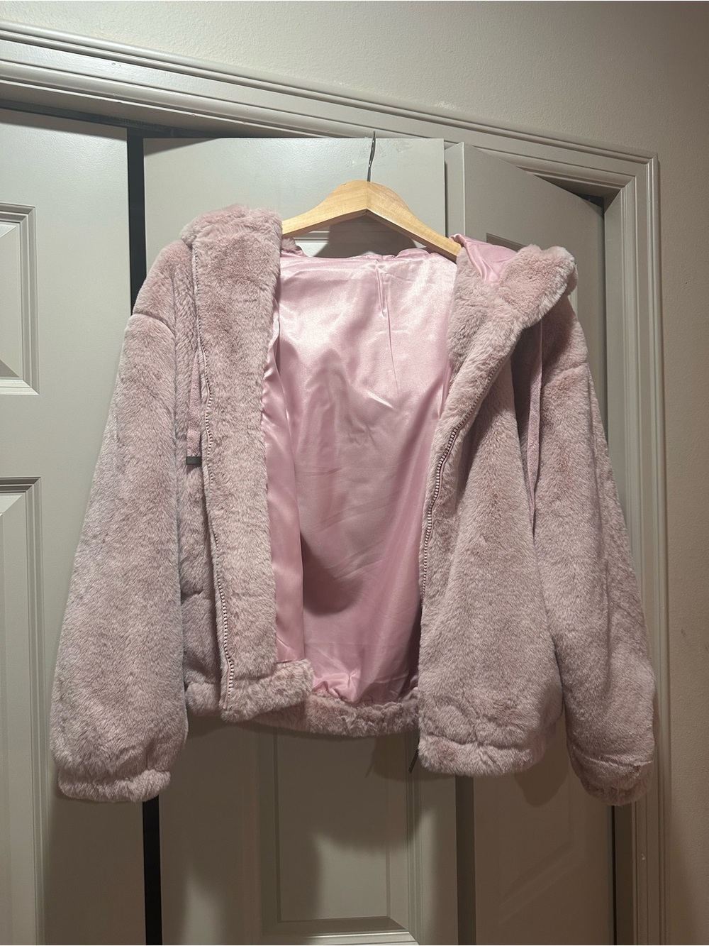 Women’s Medium Plush Hooded Jacket - Pink